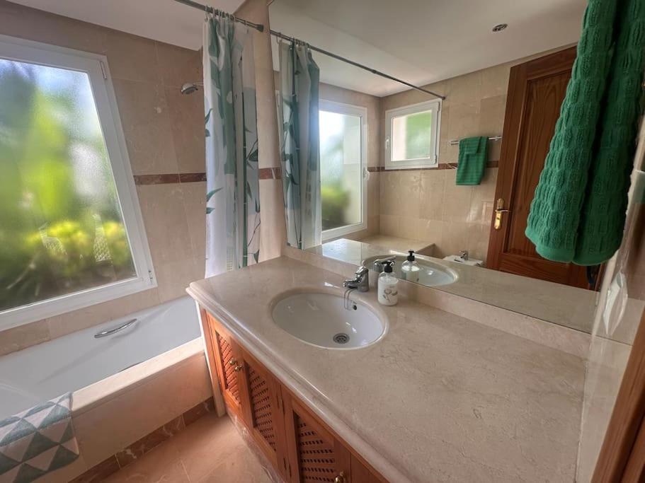Costalita Beach Apartamento En เอสเตโปนา ภายนอก รูปภาพ