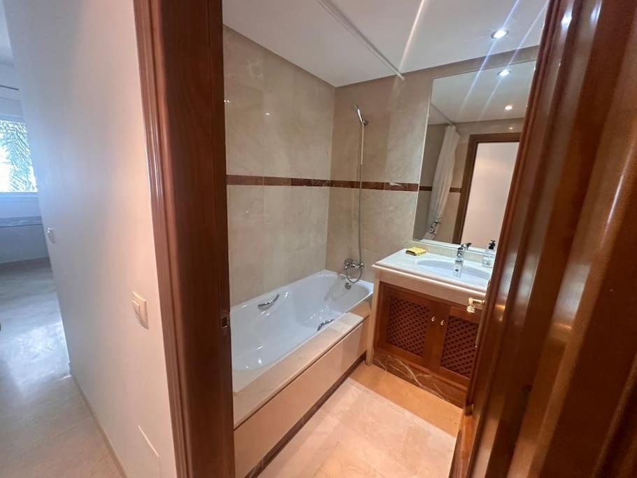 Costalita Beach Apartamento En เอสเตโปนา ภายนอก รูปภาพ