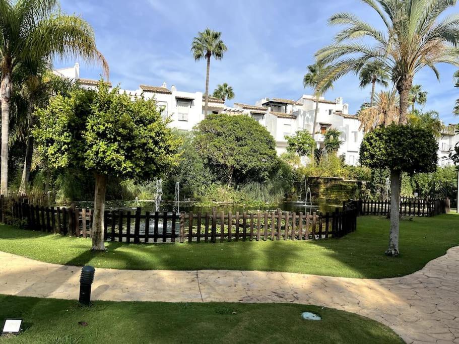 Costalita Beach Apartamento En เอสเตโปนา ภายนอก รูปภาพ