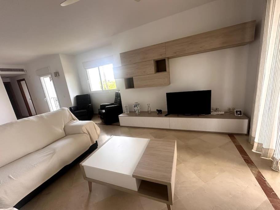 Costalita Beach Apartamento En เอสเตโปนา ภายนอก รูปภาพ
